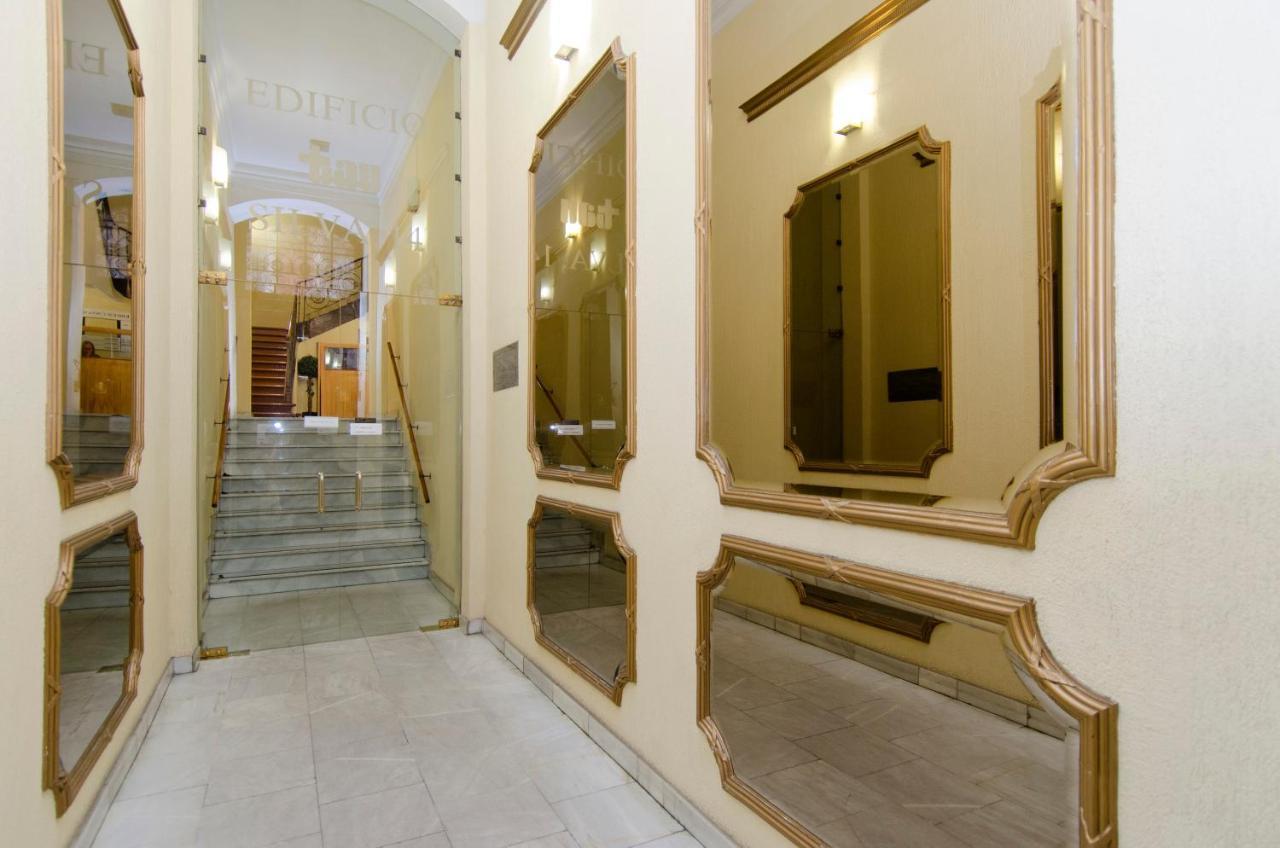 Hellenhost - Gran Via Daire Madrid Dış mekan fotoğraf